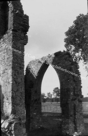 ABBEY S.TRANSEPT ARCH